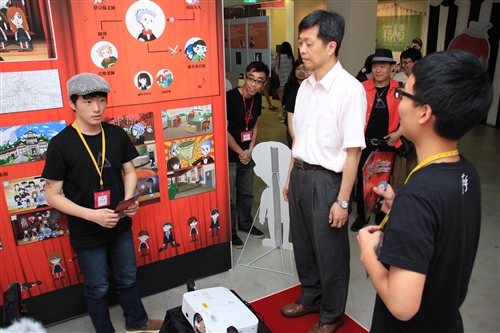 Graduating TKU Students Leave Their Mark
