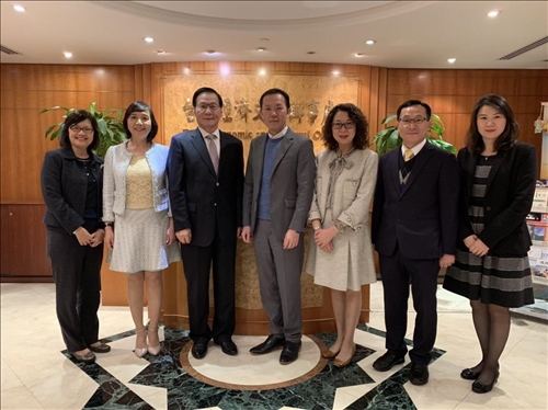 Creating Cooperative Partnerships with Hong Kong High Schools