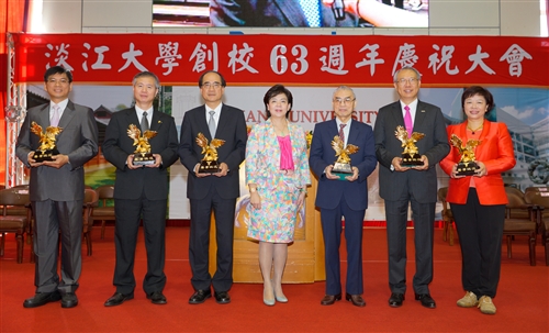 本校63週年校慶，全校教職員工生與校友同賀淡江生日快樂！