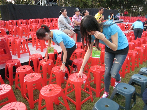 Tamkang Freshmen Serving the Community