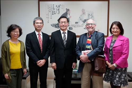 Dr. Daniel Drache Delivers the 10th Lecture of Tamkang Clement  and Carrie Chair Lecture Series