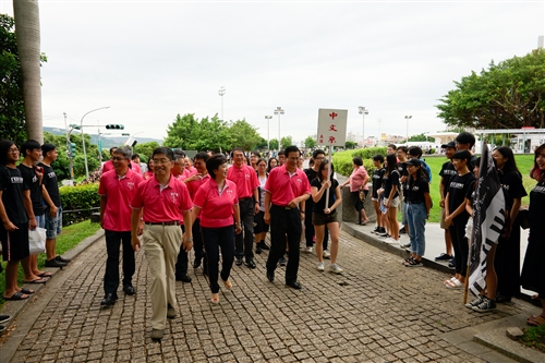 Freshmen Scale the ‘Overcoming Difficulty’ Slope
