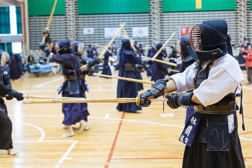 The 2014 Annual Junior College Kendo Competition Takes Place in the Shao-mo Memorial Gymnasium