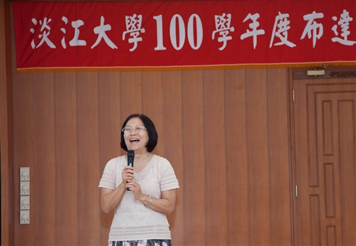 本校100學年度單位主管布達暨交接典禮在覺生國際會議廳舉行。