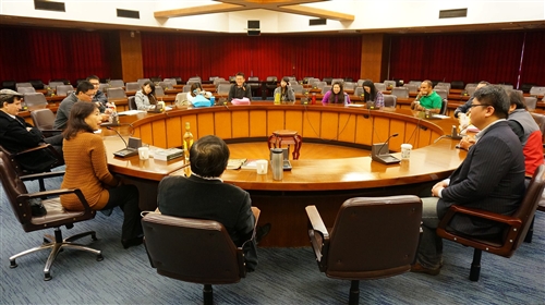 Forum Held to Discuss Relationship Between America and Cuba