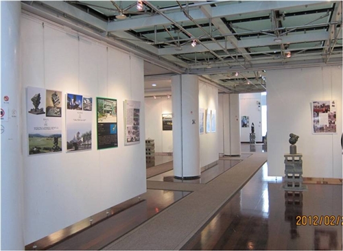 A Dialogue Between Sculpture and the Environment
