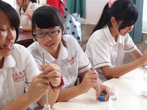 The Chemistry Mobile Promotes Science in Yunlin County