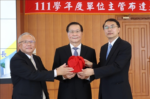In the Ceremony of Awarding the 13th Principal