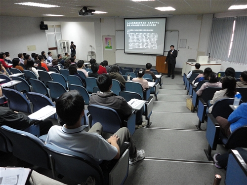 學務處舉辦「校務人員人權法治教育講習」。