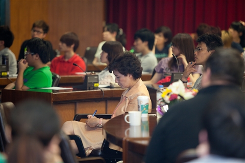 Major Trends in the International Economy