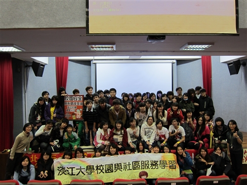 Freshmen Entertain and Educate Local Students