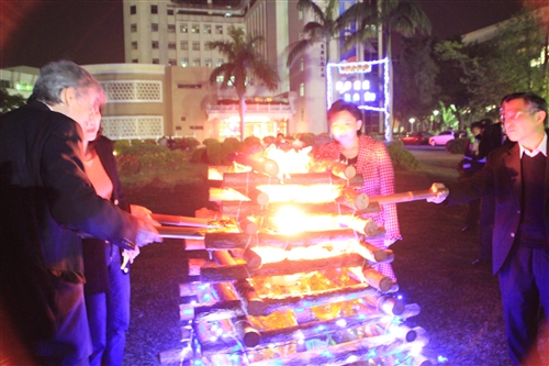 A Light Ceremony and a White Christmas Masquerade