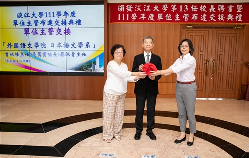 In the Ceremony of Awarding the 13th Principal