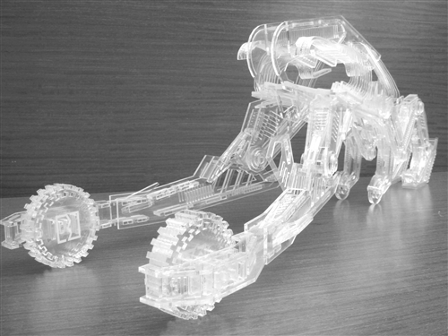 TKU students Li Chen-an and Cai Wan-lin claim gold and silver in design competition