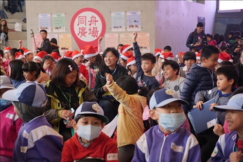 Spreading Love into the Community - TKU Assists Local Elementary School Clubs