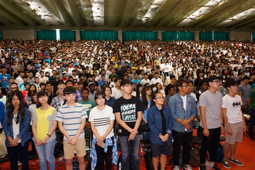New Students Enter Campus Old School