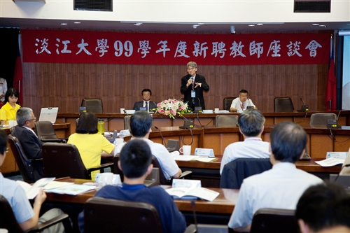 增聘51名專任教師，本校召開「99學年度新聘教師座談會」。