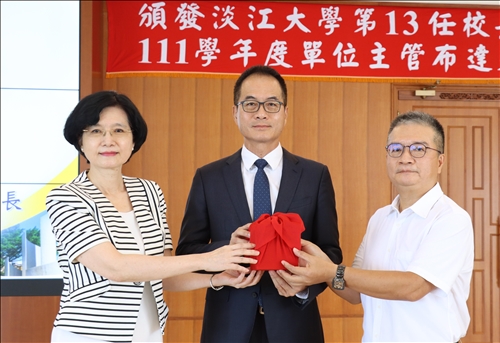 In the Ceremony of Awarding the 13th Principal