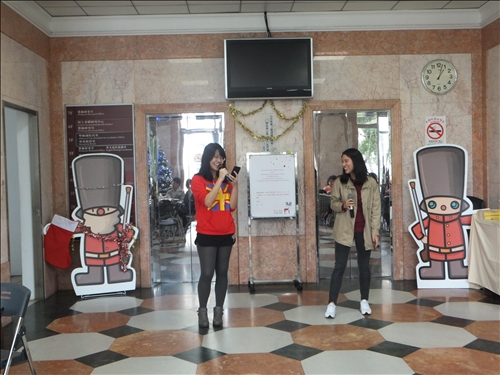 The College of Foreign Languages and Literatures Celebrates Christmas Early
