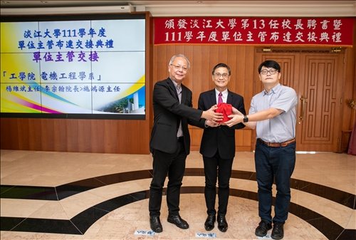 In the Ceremony of Awarding the 13th Principal