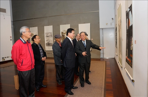 An Art Exhibition on Spring Scenery Held at the Carrie Chang Fine Arts Center