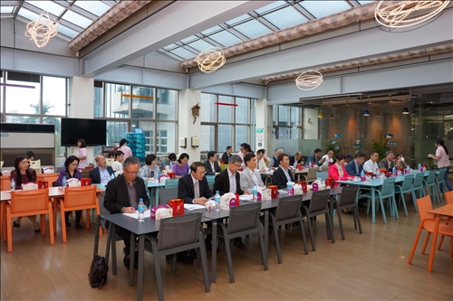 TKU Administrative Staff Take a Tour of GDI