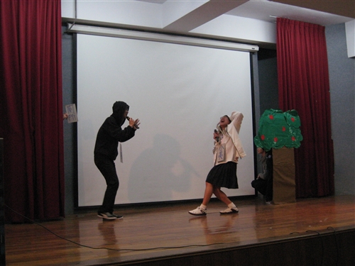 Freshmen Entertain and Educate Local Students