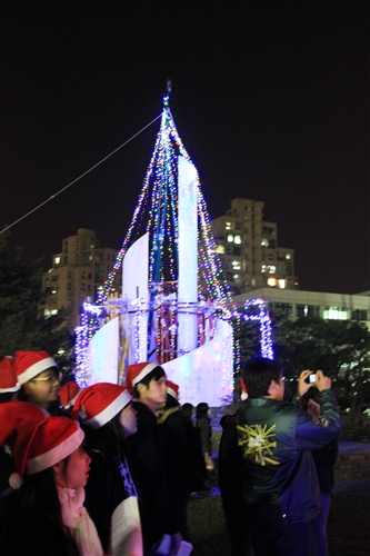 A Light Ceremony and a White Christmas Masquerade