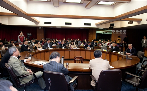 A Speech on Cross-Strait Relations by Dr. Bush