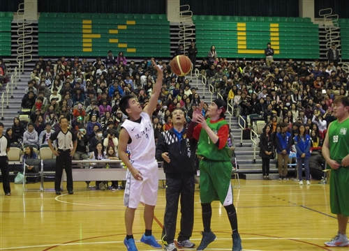 Jam Hsiao Comes to TKU to Promote Anti-Smoking Policy