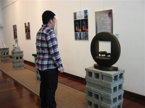 A Dialogue Between Sculpture and the Environment