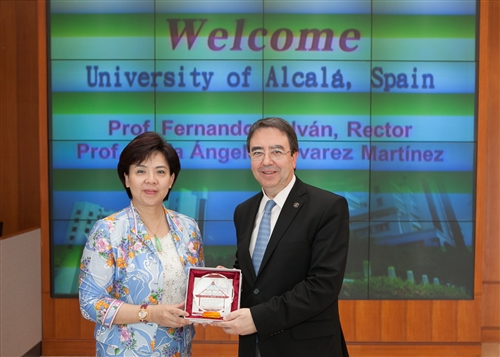 A Visit by Rector Fernando Galván