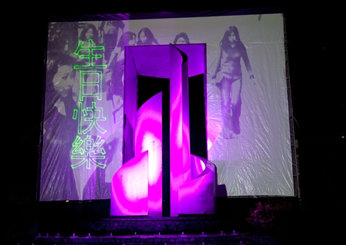 Diamond Jubilee kicks off with spectacular light shows
