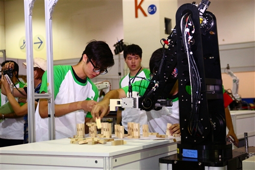 Tamkang Takes Double Gold at Hiwin Robot Contest