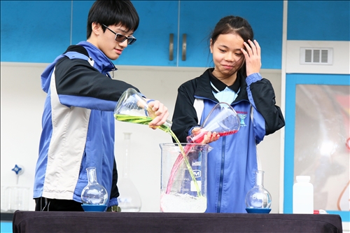 The TKU Mobile Chemistry Lab Arrives at Keelung for the First Time
