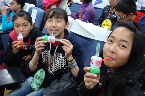 The Bright Light Science Service Team Goes to Tainan