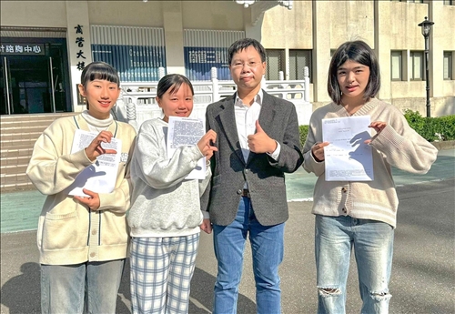 公行3學生國考上榜 葉馨茹 陳昱妍 蔡雨臻圓夢