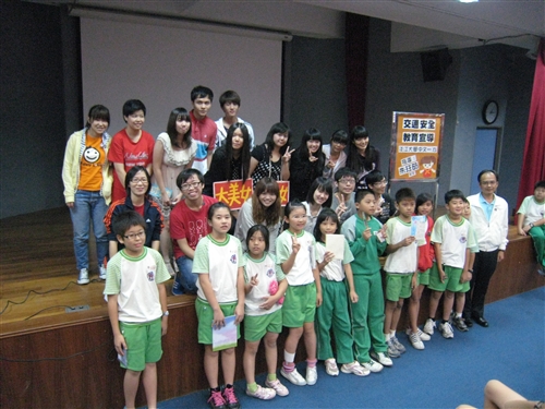 Freshmen Entertain and Educate Local Students