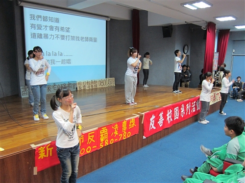 Freshmen Entertain and Educate Local Students