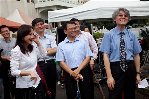 A Concert to Promote Jade Mountain