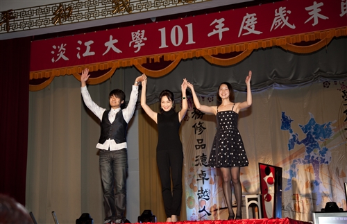 學務處主辦本校101年度「歲末聯歡會」。
