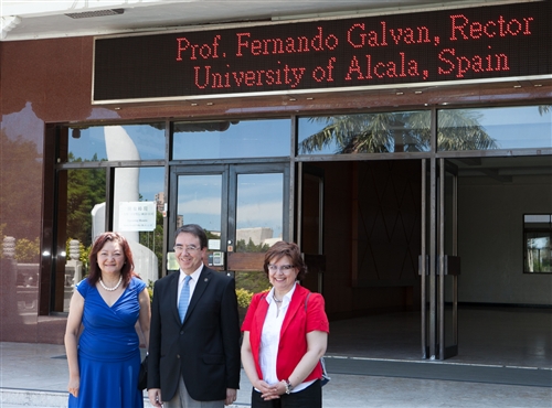 A Visit by Rector Fernando Galván