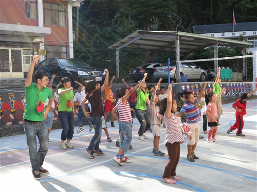 Volunteer Service in Lai Chi