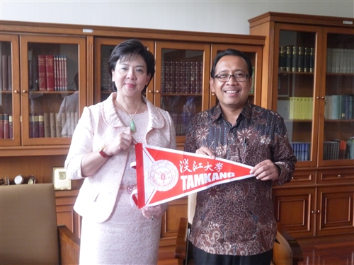 President Chang Leads an Expedition to See Sister Universities in Indonesia