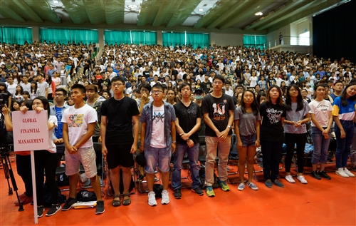 Freshmen Scale the ‘Overcoming Difficulty’ Slope
