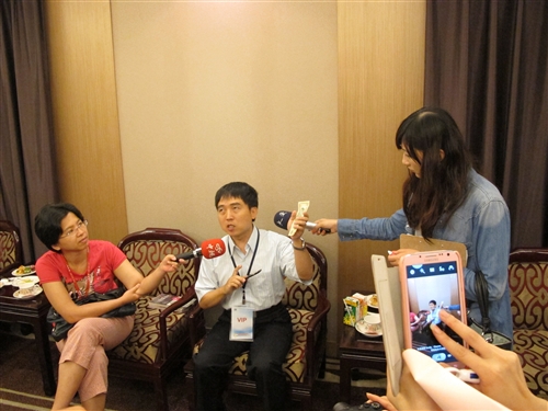 Center of Resources for the Blind Conducts R&D on “Portable Assistant App” to Resolve Inconveniences for the Blind and the Elderly