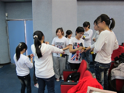 Freshmen Entertain and Educate Local Students