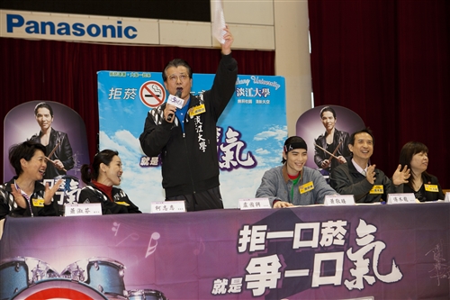 Jam Hsiao Comes to TKU to Promote Anti-Smoking Policy