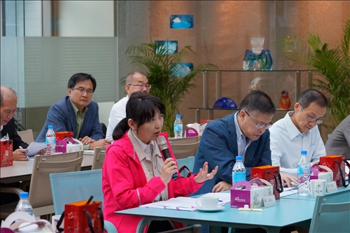 TKU Administrative Staff Take a Tour of GDI
