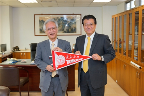 The President of Nagasaki University Visits TKU